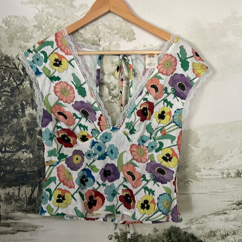 VRG GIRL Floral Linen Top